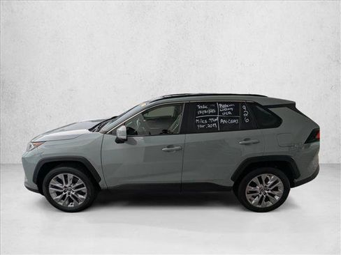 Used 2019 Toyota RAV4 XLE Premium image 2