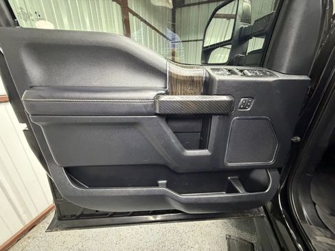 Used 2020 Ford F250 Lariat w/ Lariat Ultimate Package AWD/4WD image 9