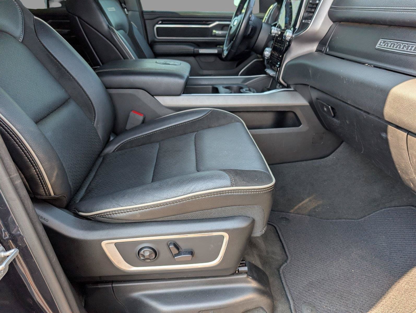 Used 2020 RAM 1500 Laramie w/ Sport Appearance Package AWD/4WD image 42