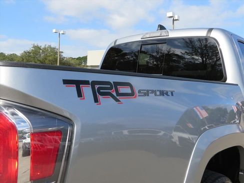 Used 2023 Toyota Tacoma TRD Sport image 9