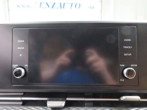 Used 2022 Kia Carnival LX FWD image 45