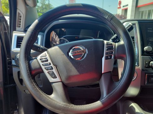 Used 2021 Nissan Titan SV w/ SV Convenience Package RWD image 22