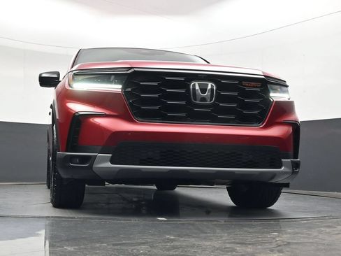 Certified 2025 Honda Pilot TrailSport image 40