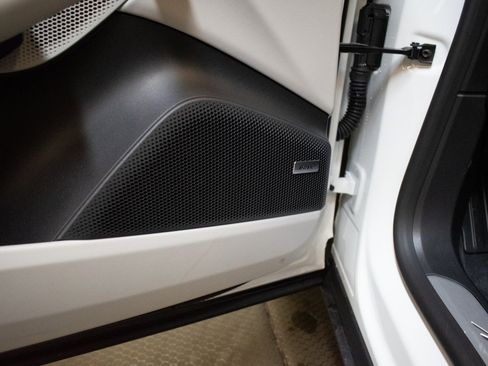 Used 2025 Porsche Macan 4S Electric image 22