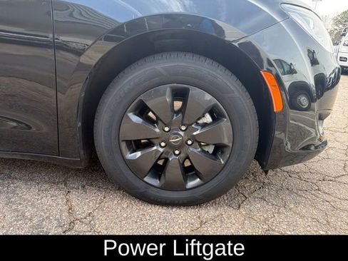 Used 2019 Chrysler Pacifica Limited w/ Advanced Safetytec Group image 27