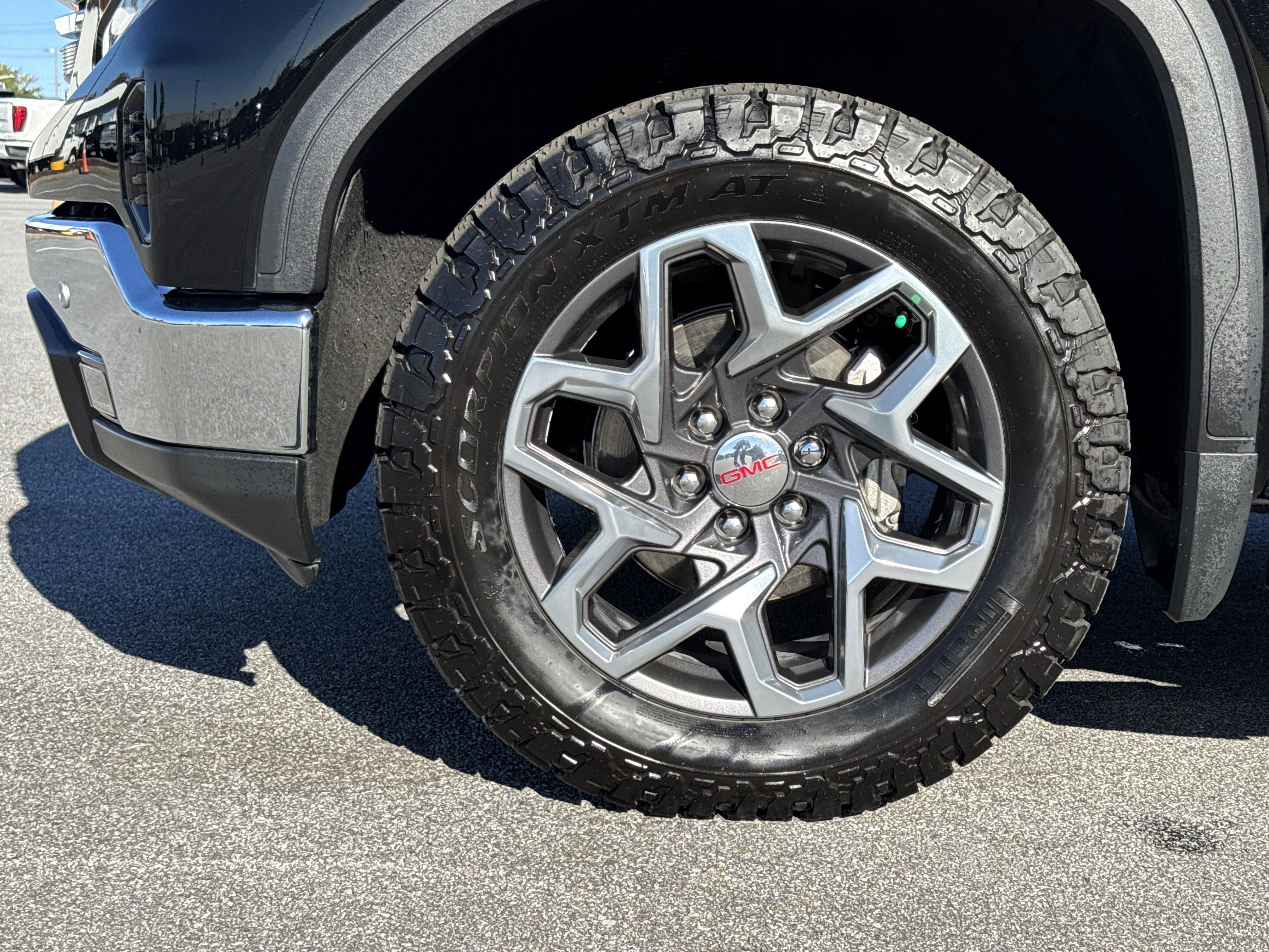 Used 2023 GMC Sierra 1500 SLT w/ SLT Premium Plus Package AWD/4WD image 13