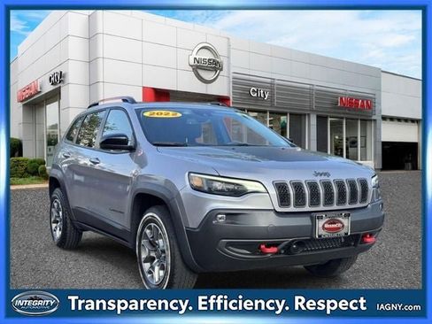 Used 2022 Jeep Cherokee Trailhawk w/ Comfort/Convenience Group AWD/4WD image 1