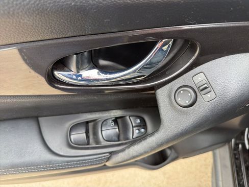 Used 2020 Nissan Rogue SV w/ Premium Package FWD image 23