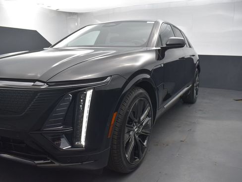 New 2026 Cadillac Lyriq Signature Sport w/ LPO, Floor Liner Package AWD/4WD image 36