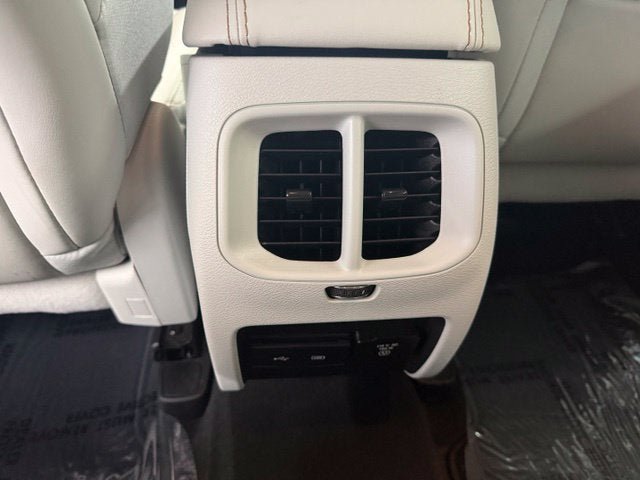 Used 2019 Jeep Cherokee Limited AWD/4WD image 14