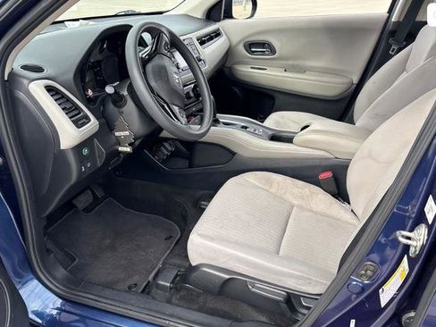 Used 2017 Honda HR-V LX image 9
