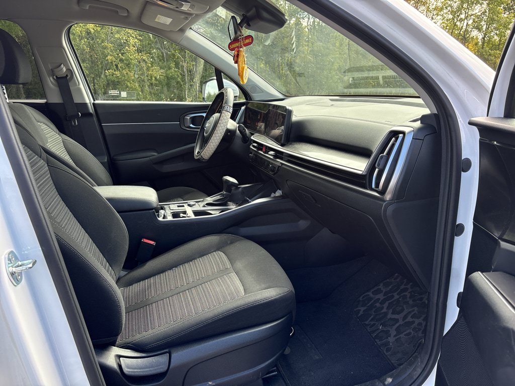 Used 2024 Kia Sorento LX FWD image 22