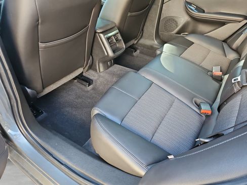 Used 2016 Chevrolet Impala LT FWD image 32