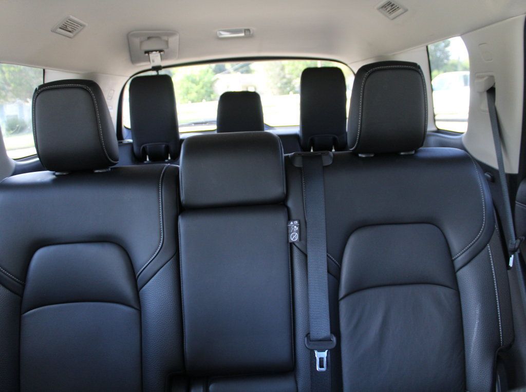 Used 2025 Nissan Pathfinder SL AWD/4WD image 14
