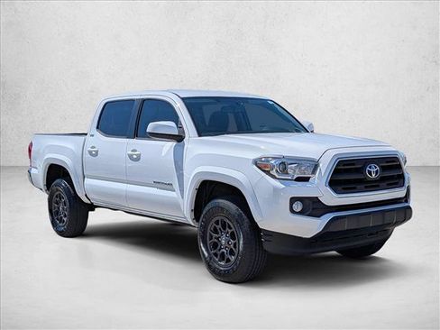 Used 2017 Toyota Tacoma SR5 w/ Tow Package RWD image 3