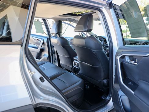 Used 2022 Toyota RAV4 XLE Premium image 27