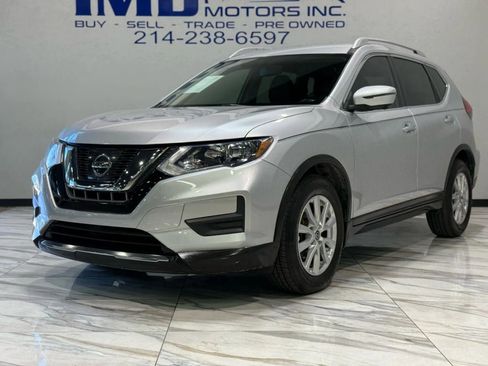 Used 2017 Nissan Rogue SV w/ SV Premium Package image 2