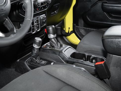 Used 2023 Jeep Wrangler Sport S image 32