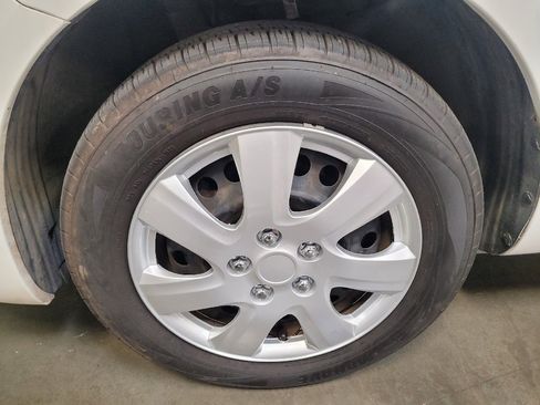 Used 2019 Nissan Versa SV FWD image 31