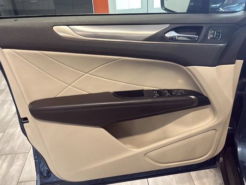 Used 2018 Lincoln MKC Premiere FWD image 14