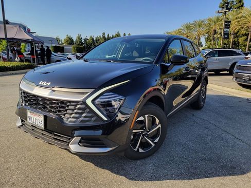 Certified 2025 Kia Sportage LX AWD/4WD image 1