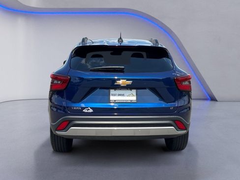 Used 2024 Chevrolet Trax LT w/ Sunroof Package FWD image 14