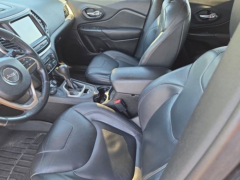 Used 2016 Jeep Cherokee Limited image 9