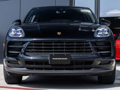 Certified 2021 Porsche Macan image 8