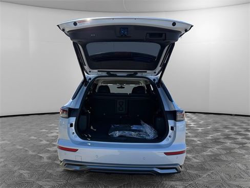 New 2025 Mitsubishi Outlander SE image 9