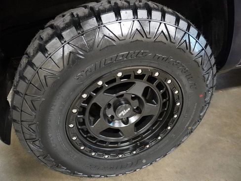 Used 2020 Toyota 4Runner SR5 Premium w/ Moonroof Package image 18