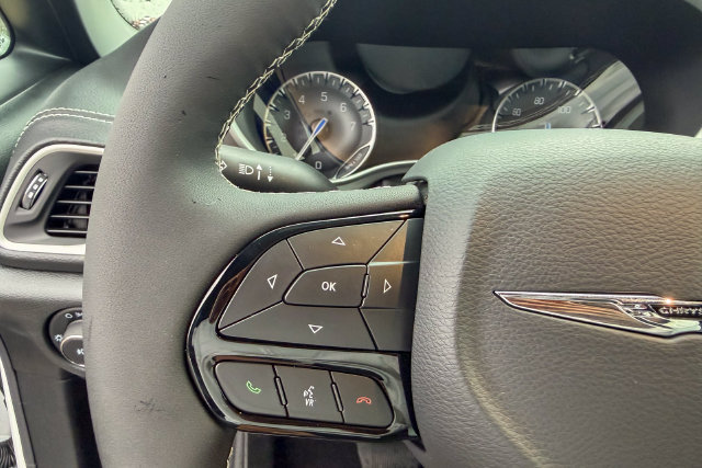 New 2026 Chrysler Pacifica Select FWD image 18