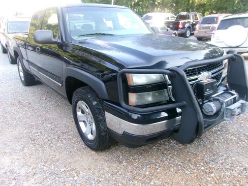 Used 2006 Chevrolet Silverado 1500 LT w/ Light Duty Power Package AWD/4WD image 5