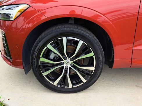 Used 2024 Volvo XC60 B5 Plus w/ Protection Package Premier image 3