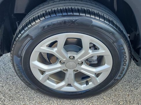 Used 2024 Jeep Compass Latitude AWD/4WD image 5