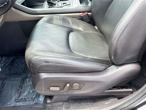Used 2025 Kia Carnival FWD image 19