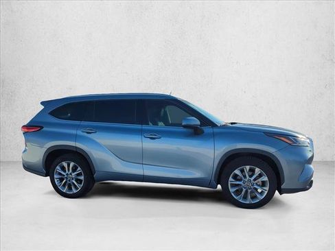 Certified 2020 Toyota Highlander Limited FWD image 4