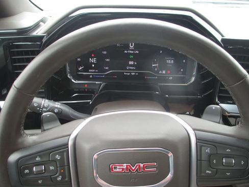 Used 2024 GMC Sierra 1500 SLT w/ SLT Premium Plus Package AWD/4WD image 33