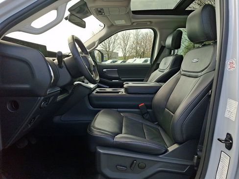 Used 2025 Ford Expedition Platinum AWD/4WD image 14