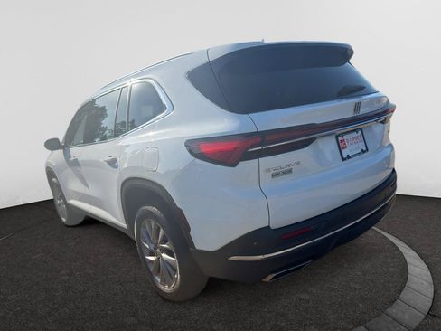Used 2025 Buick Enclave Preferred FWD image 6