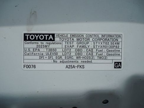 Used 2025 Toyota RAV4 XLE image 30
