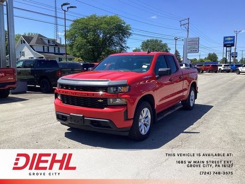 Used 2019 Chevrolet Silverado 1500 Custom w/ Custom Value Package AWD/4WD image 3