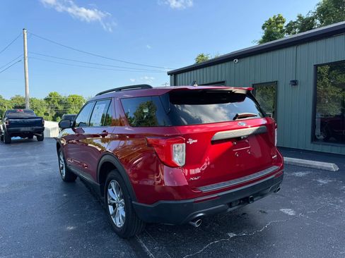 Used 2024 Ford Explorer XLT w/ Equipment Group 202A AWD/4WD image 4