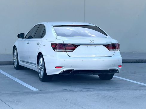 Used 2013 Lexus LS 460 w/ Comfort Pkg RWD image 5