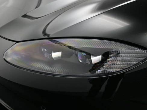 Used 2023 Aston Martin V8 Vantage Coupe RWD image 36