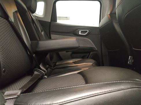 Used 2022 Jeep Compass Latitude FWD image 19