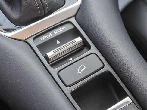 Used 2025 Honda HR-V EX-L image 34