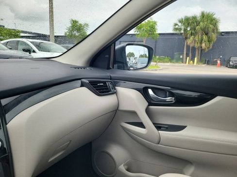 Certified 2022 Nissan Rogue Sport SL AWD/4WD image 29