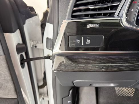 Used 2020 Audi Q8 Prestige w/ Prestige Package AWD/4WD image 14