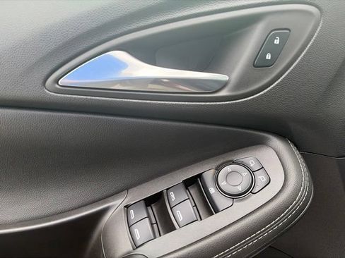 Used 2022 Buick Encore GX Select AWD/4WD image 12