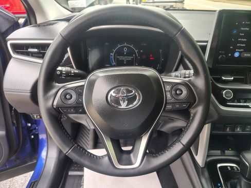 Used 2025 Toyota Corolla Cross XLE w/ Convenience Package AWD/4WD image 28